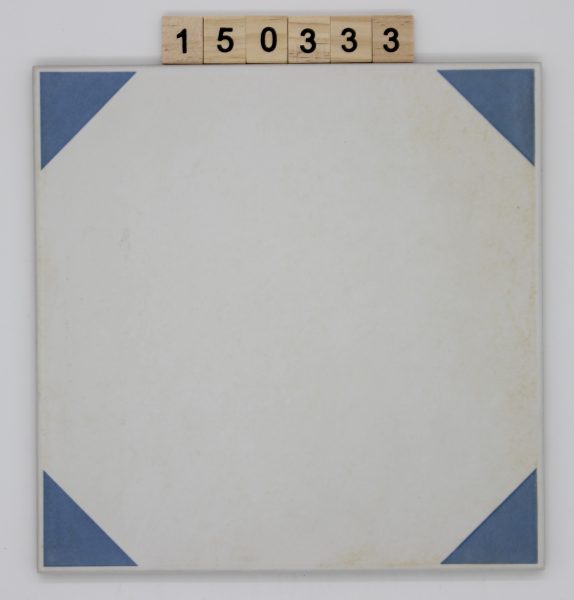 V&B 22x22cm / 21,6×21,6cm Art. 3152, Col. FE4F, Nuance 50C0 weiß matt blaue ecken von 04.07.2007 1. Sorte<!---150333--->