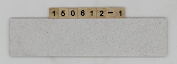 V&B Sockel 7,5x30cm Art.3142, Farbe JB01 Nuance 45E weiß hell grau rote punkte<!---150612-1--->